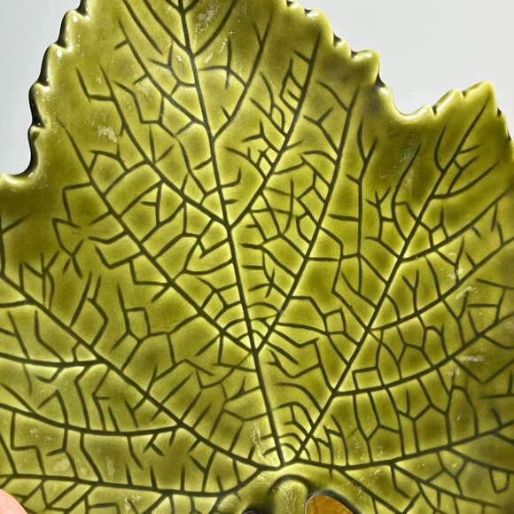 ND Exclusives Leaf Shaped Ceramic Serving Dishes - Picture 4 of 5